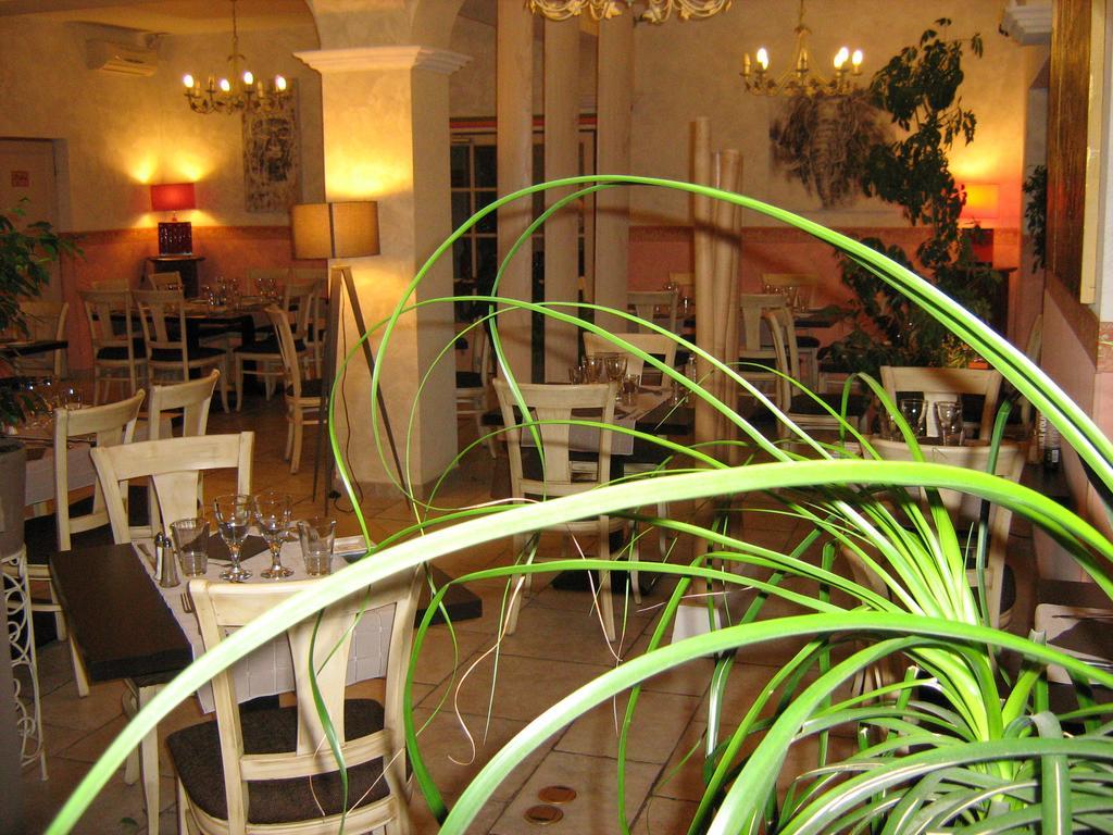 Auberge De Bonpas Logis De France Hotel Avignon Kültér fotó