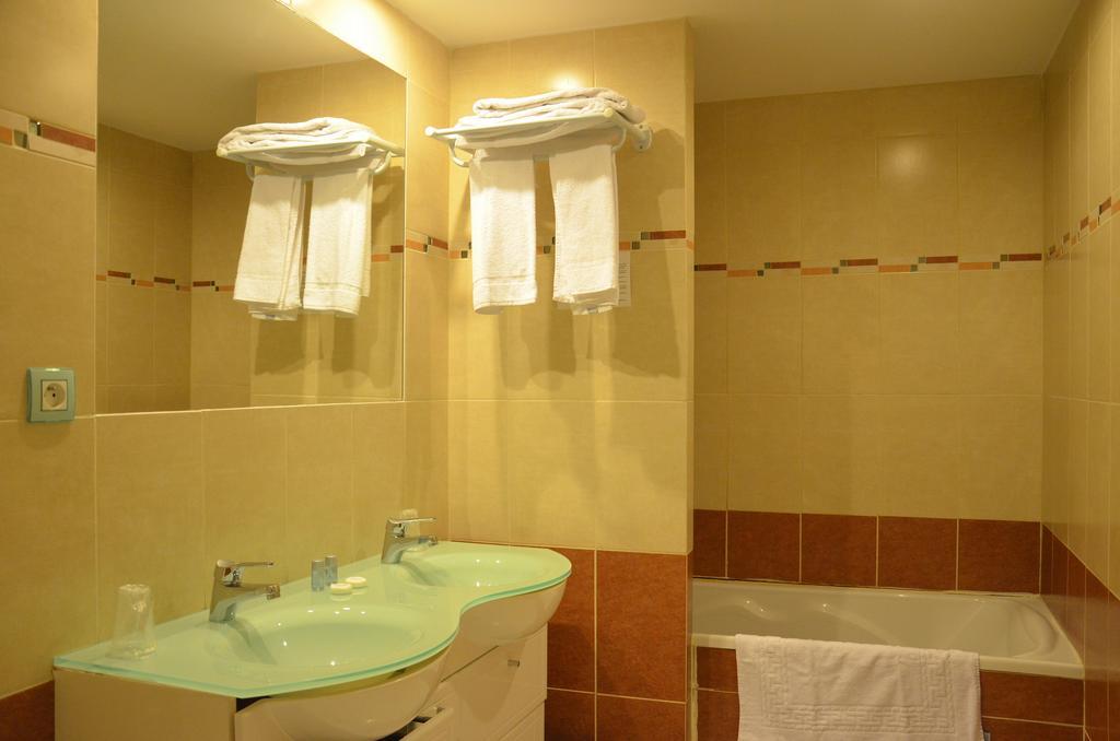 Auberge De Bonpas Logis De France Hotel Avignon Szoba fotó