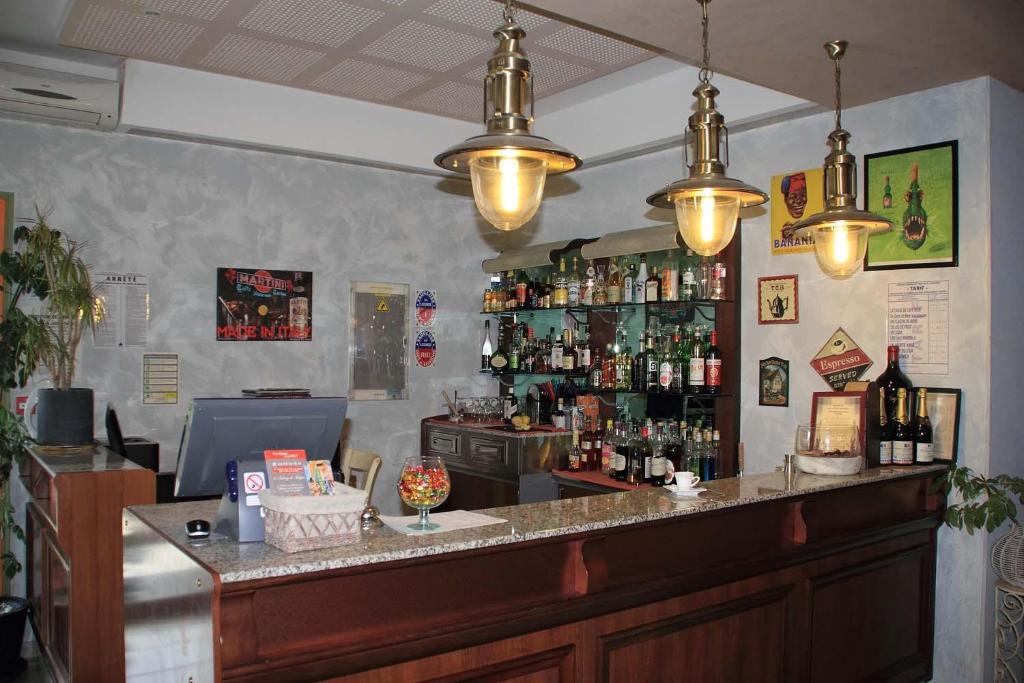 Auberge De Bonpas Logis De France Hotel Avignon Kültér fotó