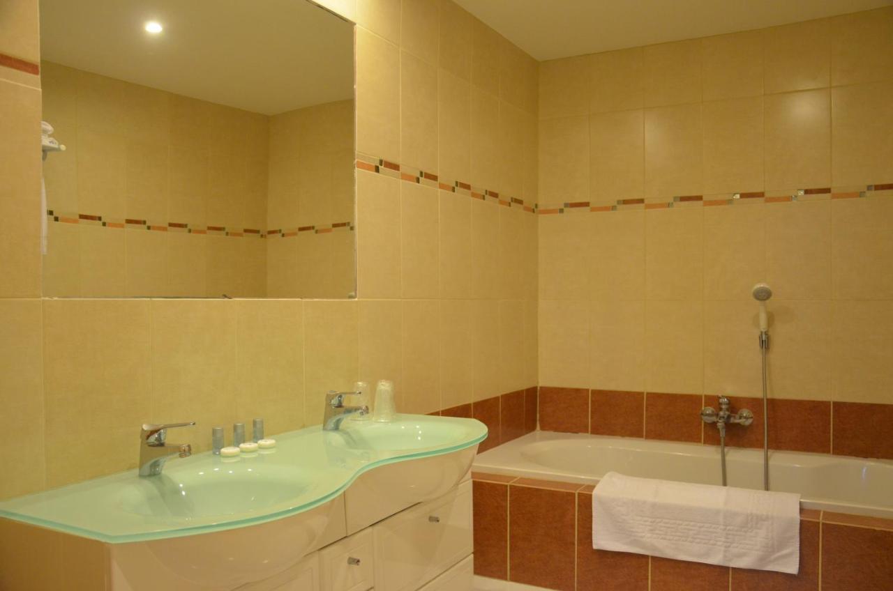 Auberge De Bonpas Logis De France Hotel Avignon Kültér fotó
